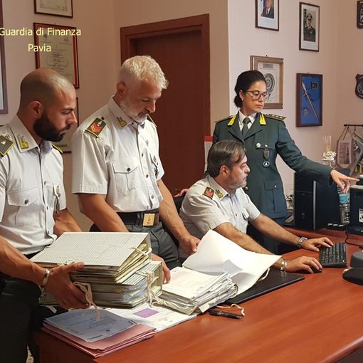 Vigevano: peculato e bancarotta fraudolenta, 5 indagati tra cui il sindaco