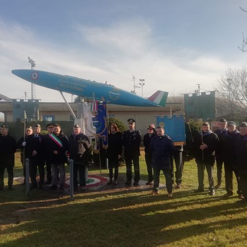 Robbio, posata la corona al monumento dell’aeronautica. Presenti tante associazioni