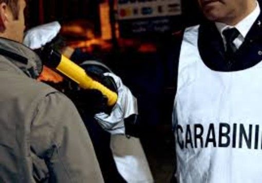 Fuori strada con l'auto: aveva quattro volte il tasso alcolico consentito