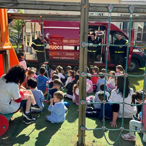 Mede, i pompieri fanno visita alla scuola materna