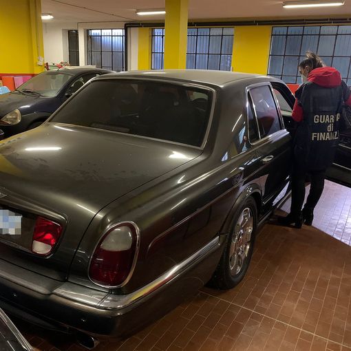 Blitz della Guardia di Finanza, sequestrati beni per 30milioni di euro a un evasore totale