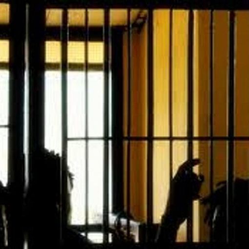 Vigevano: detenuto dà fuoco a una cella ed aggredisce quattro agenti