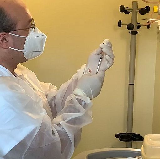 Covid, arriva in Italia il primo carico di vaccini Moderna