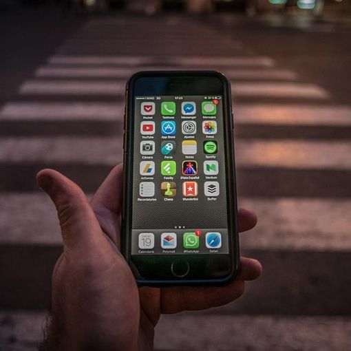 Vigevano: prende a pugni un 18enne per cercare di rubare lo smartphone