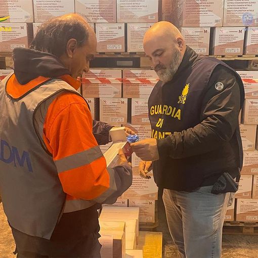 Gdf Alessandria: ingente sequestro di guanti protettivi monouso e di giocattoli pericolosi