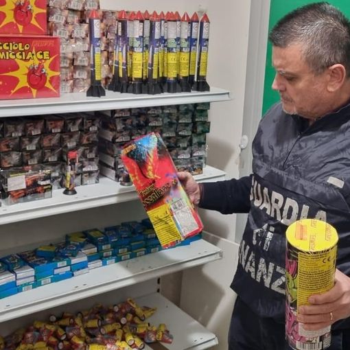 Blitz della Guardia di Finanza di Pavia, sequestrate 2 tonnellate di materiale pirotecnico custodito in modo non sicuro