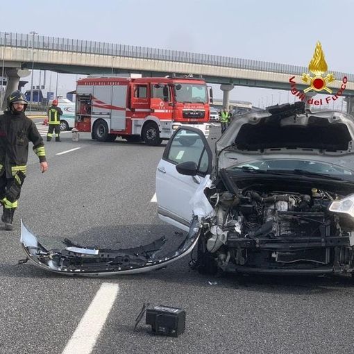 Schianto a Borgo d'Ale, tre feriti ed elisoccorso in azione