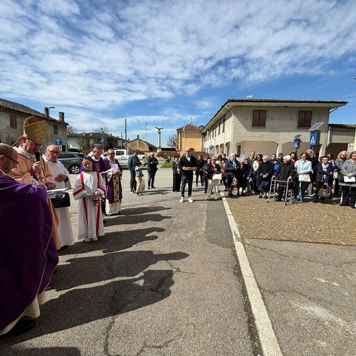 Suardi: cerimonia per la conclusione dei lavori di restauro sul tetto della chiesa parrocchiale, alla presenza del vescovo Gervasoni
