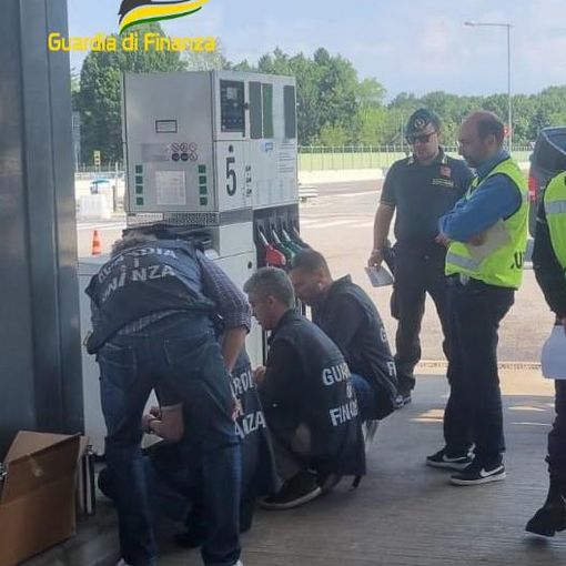 Gasolio e carburanti &quot;miscelati&quot;, scatta il sequestro della Guardia di Finanza di Como