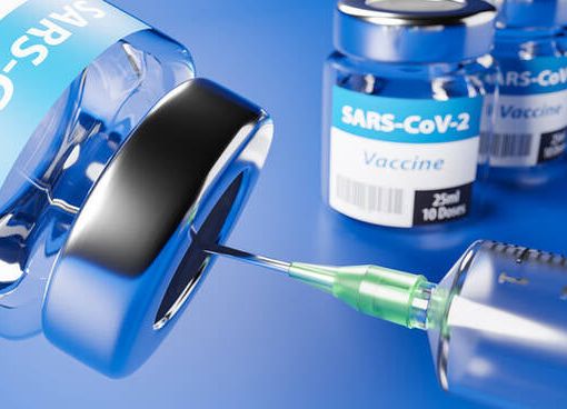 Fontana: &quot;Inaccettabili ritardi sui vaccini&quot;. La Statale di Milano pronta a brevettare il suo