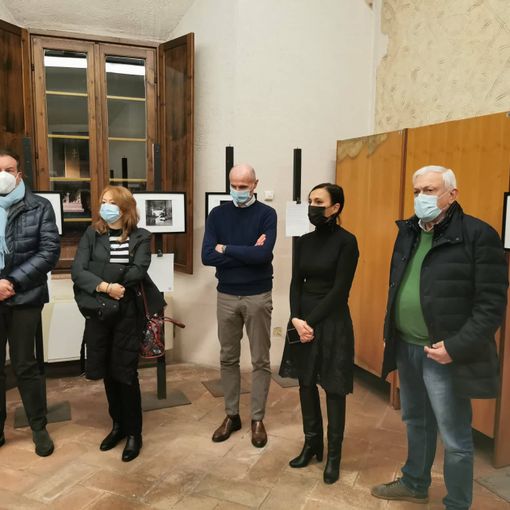 I 17 Graffi in memoria di piazza Fontana: una mostra intensa, nella biblioteca di Abbiategrasso