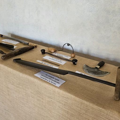 Pieve del Cairo: le immagini della mostra di oggetti d'altri tempi alla biblioteca Ponte