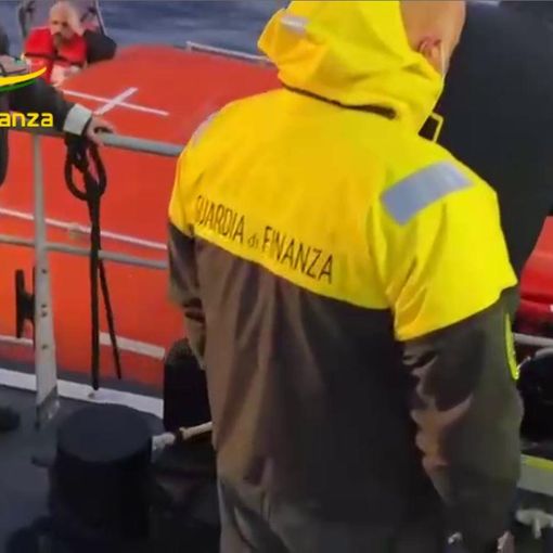 Guardia di Finanza: incendio di un traghetto presso Corfù, unità navali del corpo salvano 243 persone