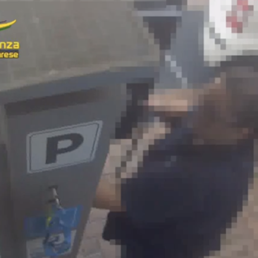 VIDEO. Manometteva i parcometri e incassava i soldi, dipendente infedele di una municipalizzata di Busto arrestata dalla Finanza