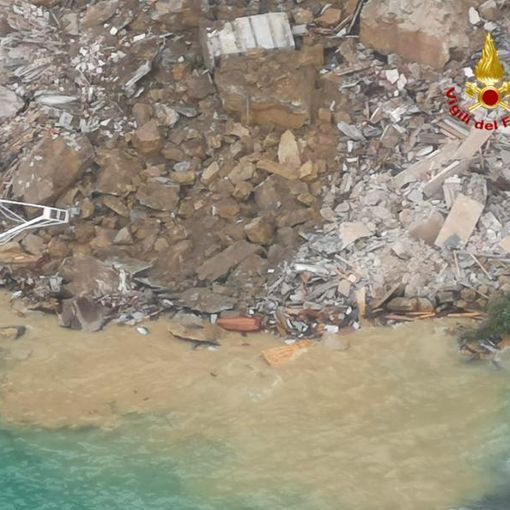 FOTO. Frana il cimitero di Camogli. Duecento bare finiscono in mare