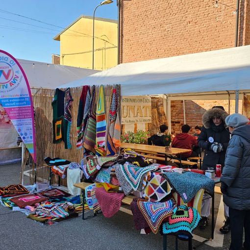 Pieve del Cairo: la magica atmosfera del Natale con il mercatino in piazza dell'oratorio