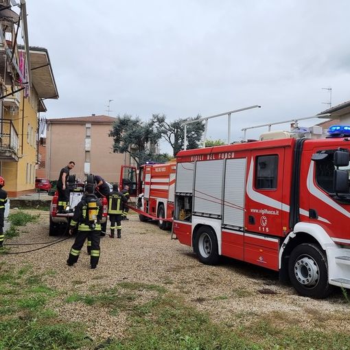 Pieve del Cairo: fiamme in una cantina intervengono i Vigili del fuoco