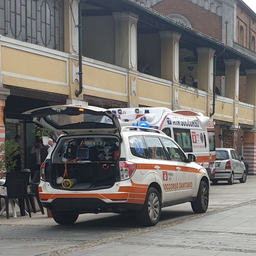 Magenta: tragedia in piazza Liberazione, non ce l’ha fatta la donna colpita da arresto cardiaco