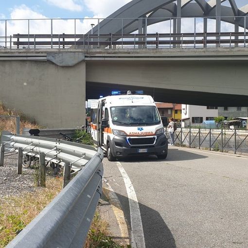 Bernate Ticino: incidente sulla strada alzaia del Naviglio Grande, donna in carrozzina cade e finisce al pronto soccorso