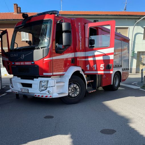 Marcallo: malore in casa, ragazzo imbragato e fatto uscire dal tetto sull’autoscala del Vigili del Fuoco