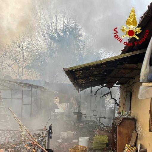 Abbiategrasso: cascinale in fiamme, trovato all’interno il corpo di una donna