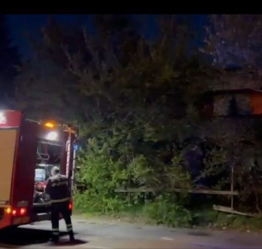 Vandali incendiano l’area dismessa nella zona industriale di Magenta. Islamici danno l’allarme e filmano due ragazzini