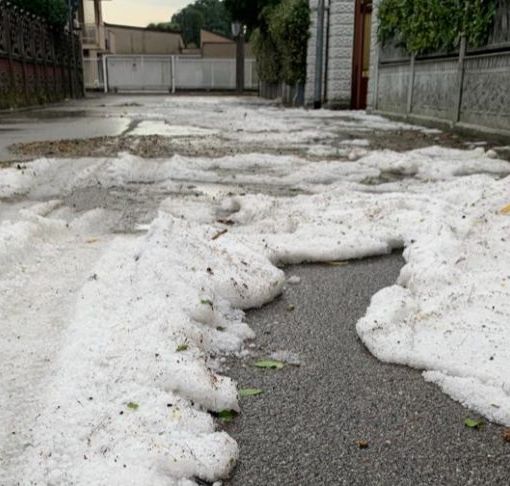 Violenta grandinata a Corbetta e maltempo sul magentino, le foto di Massimo Grassi