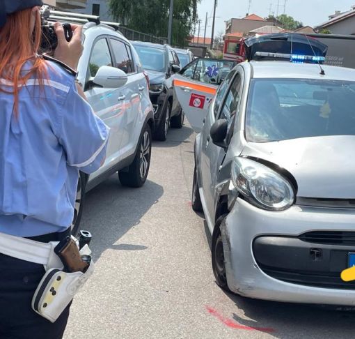 Abbiategrasso, auto contro camion in via Pacinotti: 66enne elitrasportato al San Matteo di Pavia