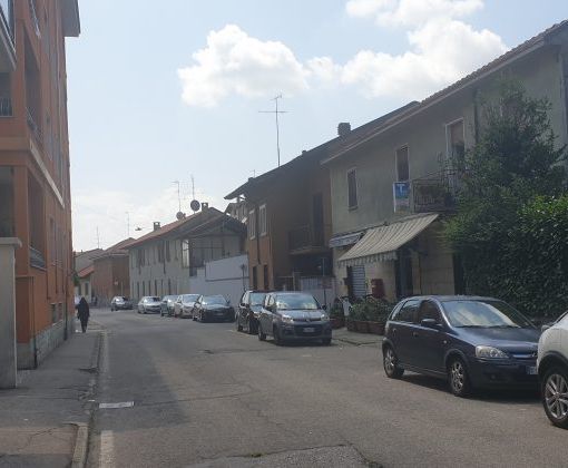 Lite tra due donne fuori da un bar di Abbiategrasso: 54enne finisce in ospedale
