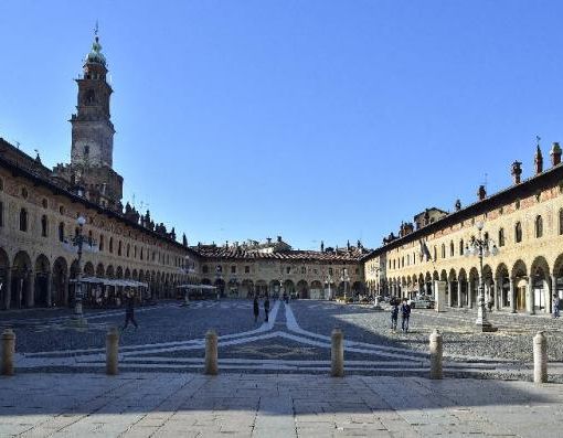 Coronavirus, nuova stretta dopo l'Epifania? Ipotesi zona rossa tutti i weekend e spostamenti limitati