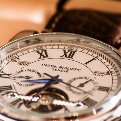 Truffa specchietto: Milano, rubato Patek Philippe da 60mila euro