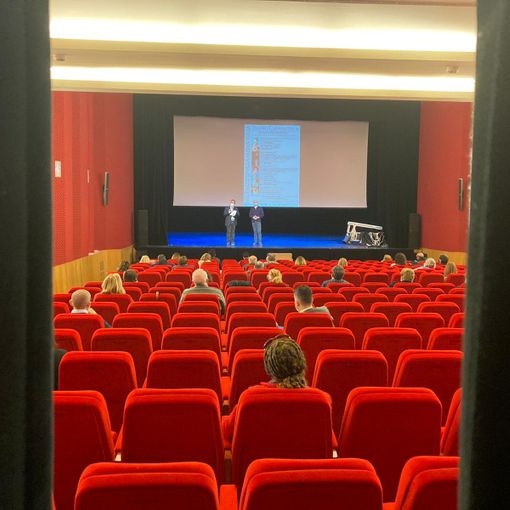 Broni, riparte la stagione estiva del teatro Carbonetti: il via con Raul Cremona sabato 5 giugno