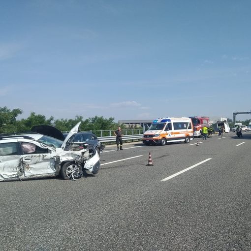 Carambola in A9 tra Saronno e Turate: cinque feriti e un furgone ribaltato