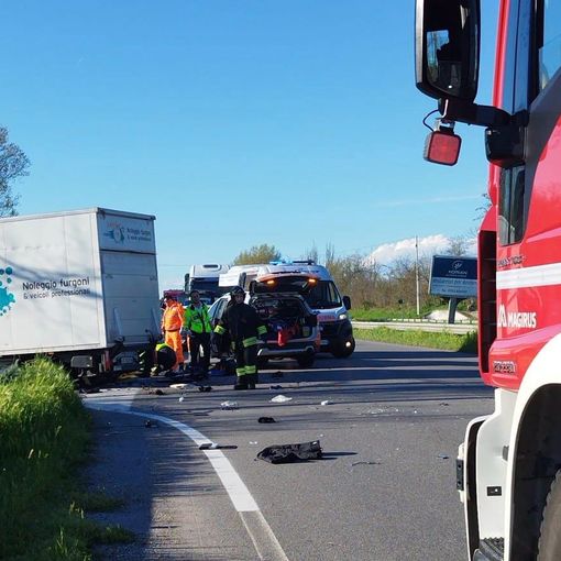Borgarello: cade in scooter e finisce sotto a un furgone, muore carabiniere 49enne