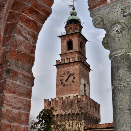 Vigevano, #EarthHour#Speak up for Nature!: sabato sera verrà spenta per un'ora la Torre del Bramante