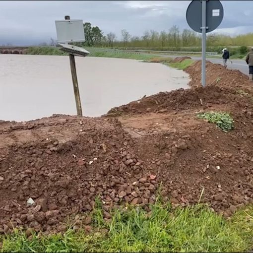 Maltempo in Lomellina: preoccupa il Sesia, strade e ponti chiusi. A Candia pronto un piano per evacuare la popolazione