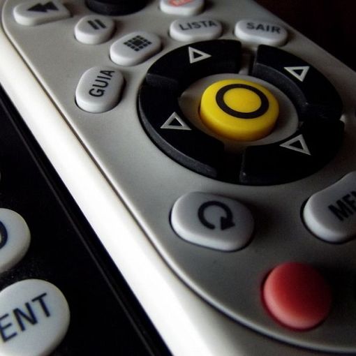 Troppe chiacchere, il Parlamento stoppa i virologi in tv