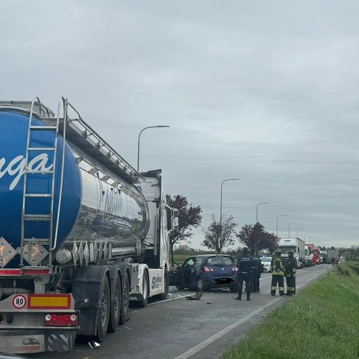 Vigevano: tragico schianto auto-camion in corso Pavia, muore una donna 51enne