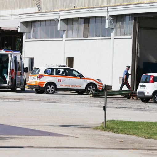 Castello d'Agogna: incidente sul lavoro in via Pascoli, le immagini dei soccorsi