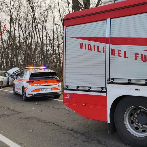 Mattinata di incidenti sulla 494, feriti e traffico in tilt