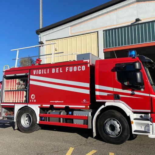 - FOTONOTIZIA- Mede: consegnata la nuova autobotte al distaccamento volontari Vigili del fuoco