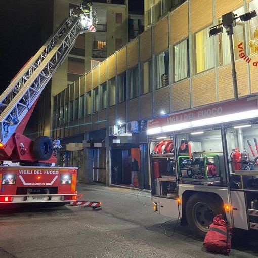 Vigevano: incendio nella notte all'Hotel Ducale, evacuate 20 persone. L'intervento dei Vigili del fuoco
