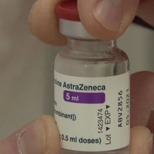 Il vaccino AstraZeneca cambia nome e diventa Vaxzevria