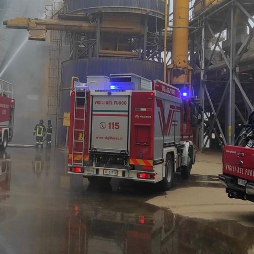 Mortara: fiamme all'interno di una ditta, intervengono i Vigili del fuoco