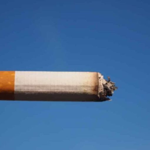 Milano, niente fumo per strada da gennaio: multe fino a 240 euro