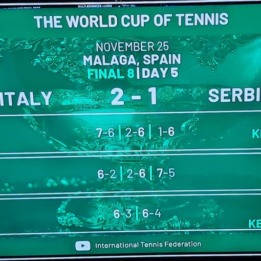 Irresistibile Sinner, batte due volte Djokovic e con Sonego ci porta in finale di Coppa Davis