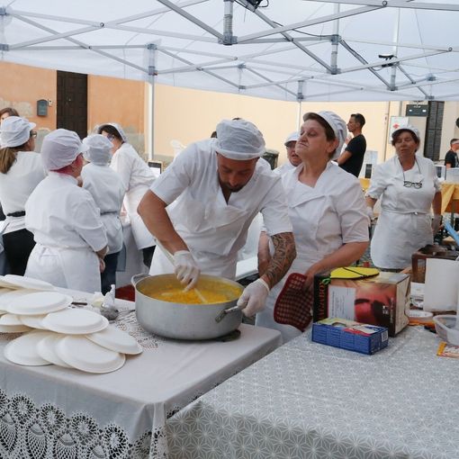 Lomello, grande successo per la terza edizione della &quot;Notte dei Risotti&quot;. Le immagini della serata