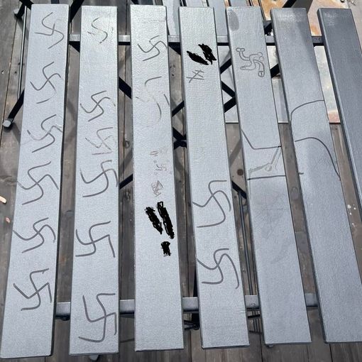 Vigevano: vandalizzato il dehors del Verdesalvia in piazza Ducale