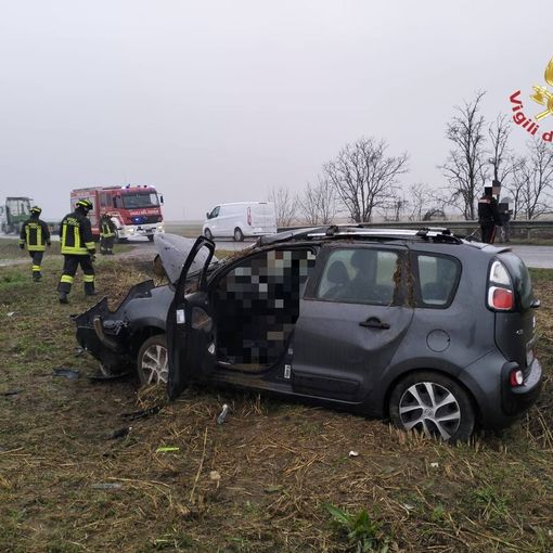 Albonese: esce di strada con l'auto in via Grocco, ferita una 75enne
