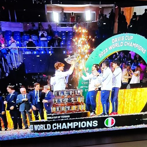 Un Sinner formato Atp Finals regala all'Italia la Coppa Davis